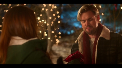 Falling_For_Christmas_2022_1080p_LLP_006039.jpg