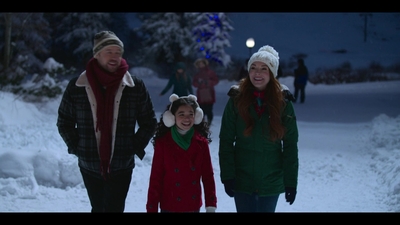 Falling_For_Christmas_2022_1080p_LLP_006086.jpg