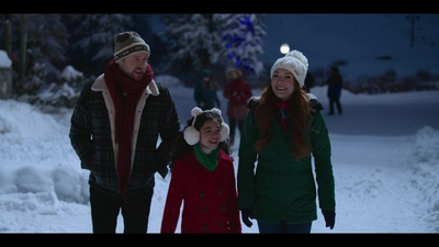 Falling_For_Christmas_2022_1080p_LLP_006087.jpg