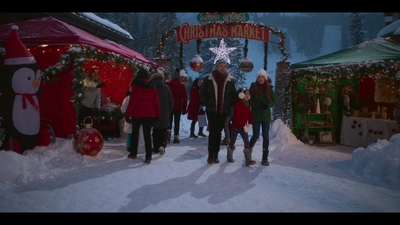 Falling_For_Christmas_2022_1080p_LLP_006104.jpg