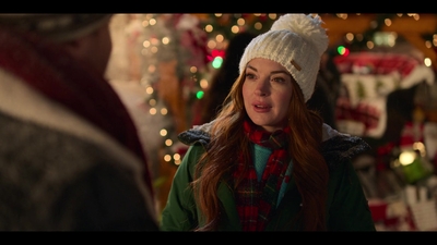 Falling_For_Christmas_2022_1080p_LLP_006211.jpg