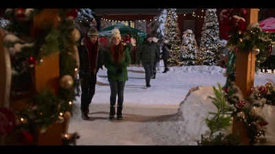Click to view full size image
==============
Falling_For_Christmas_2022_1080p_LLP_006294.jpg Falling_For_Christmas_2022_1080p_LLP_006294.jpg
