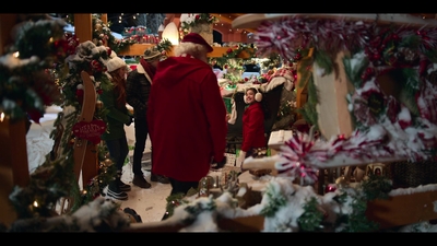 Click to view full size image
==============
Falling_For_Christmas_2022_1080p_LLP_006301.jpg Falling_For_Christmas_2022_1080p_LLP_006301.jpg