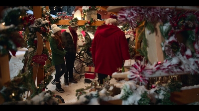 Click to view full size image
==============
Falling_For_Christmas_2022_1080p_LLP_006303.jpg Falling_For_Christmas_2022_1080p_LLP_006303.jpg