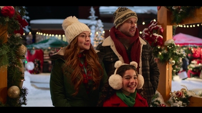 Falling_For_Christmas_2022_1080p_LLP_006328.jpg