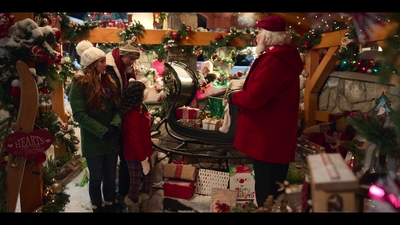 Falling_For_Christmas_2022_1080p_LLP_006335.jpg