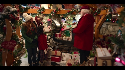 Click to view full size image
==============
Falling_For_Christmas_2022_1080p_LLP_006337.jpg Falling_For_Christmas_2022_1080p_LLP_006337.jpg