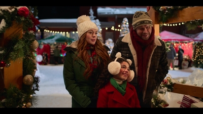 Falling_For_Christmas_2022_1080p_LLP_006341.jpg