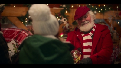 Click to view full size image
==============
Falling_For_Christmas_2022_1080p_LLP_006374.jpg Falling_For_Christmas_2022_1080p_LLP_006374.jpg