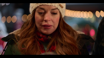 Falling_For_Christmas_2022_1080p_LLP_006396.jpg