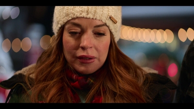 Falling_For_Christmas_2022_1080p_LLP_006397.jpg