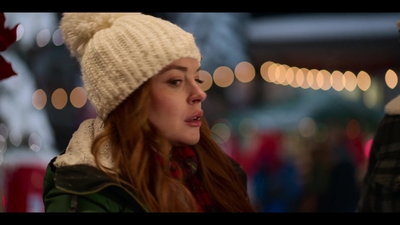 Falling_For_Christmas_2022_1080p_LLP_006426.jpg