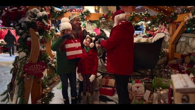 Falling_For_Christmas_2022_1080p_LLP_006447.jpg