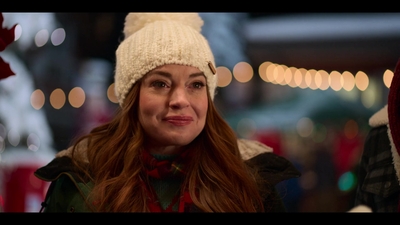 Falling_For_Christmas_2022_1080p_LLP_006451.jpg