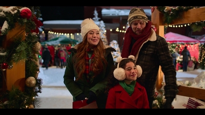 Falling_For_Christmas_2022_1080p_LLP_006453.jpg