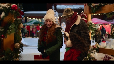 Falling_For_Christmas_2022_1080p_LLP_006455.jpg