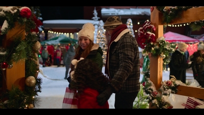 Falling_For_Christmas_2022_1080p_LLP_006457.jpg