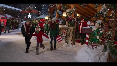 Falling_For_Christmas_2022_1080p_LLP_006463.jpg