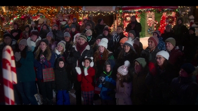 Falling_For_Christmas_2022_1080p_LLP_006499.jpg