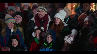 Falling_For_Christmas_2022_1080p_LLP_006514.jpg