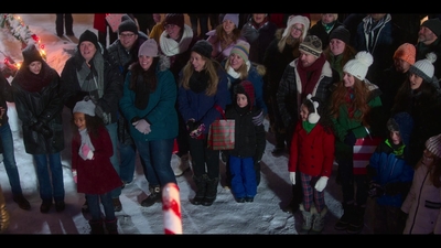 Falling_For_Christmas_2022_1080p_LLP_006557.jpg