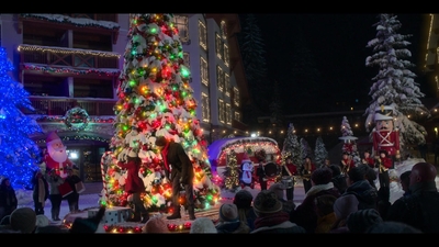 Falling_For_Christmas_2022_1080p_LLP_006607.jpg
