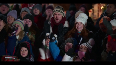 Falling_For_Christmas_2022_1080p_LLP_006613.jpg