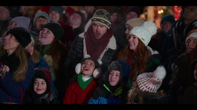 Falling_For_Christmas_2022_1080p_LLP_006626.jpg