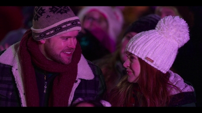 Falling_For_Christmas_2022_1080p_LLP_006654.jpg
