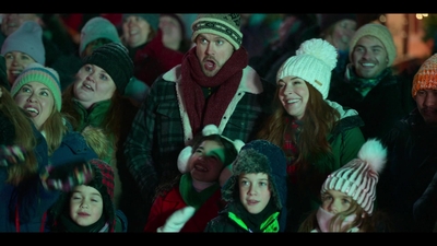 Falling_For_Christmas_2022_1080p_LLP_006666.jpg