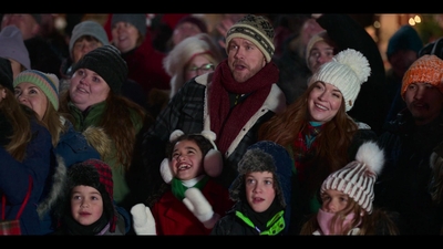 Falling_For_Christmas_2022_1080p_LLP_006669.jpg