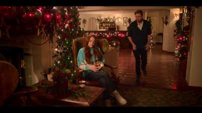 Falling_For_Christmas_2022_1080p_LLP_006752.jpg