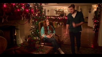 Falling_For_Christmas_2022_1080p_LLP_006754.jpg