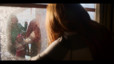 Falling_For_Christmas_2022_1080p_LLP_006953.jpg