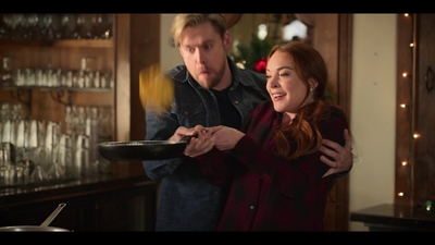 Falling_For_Christmas_2022_1080p_LLP_007030.jpg