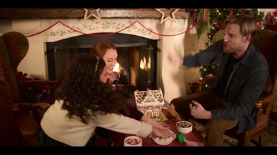 Click to view full size image
==============
Falling_For_Christmas_2022_1080p_LLP_007128.jpg Falling_For_Christmas_2022_1080p_LLP_007128.jpg