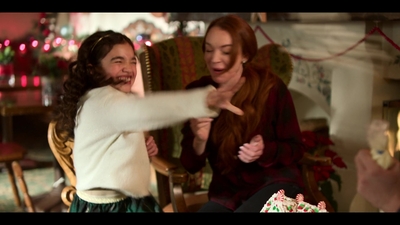 Falling_For_Christmas_2022_1080p_LLP_007132.jpg