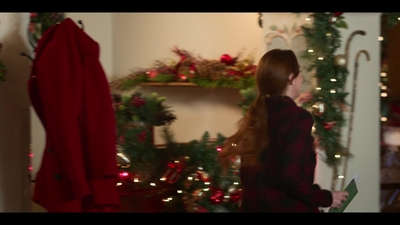 Falling_For_Christmas_2022_1080p_LLP_007327.jpg