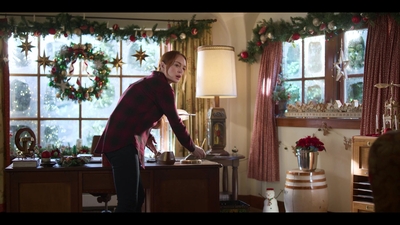 Click to view full size image
==============
Falling_For_Christmas_2022_1080p_LLP_007353.jpg Falling_For_Christmas_2022_1080p_LLP_007353.jpg