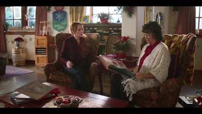 Falling_For_Christmas_2022_1080p_LLP_007370.jpg