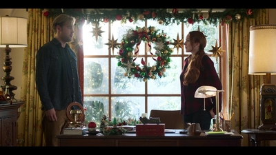 Falling_For_Christmas_2022_1080p_LLP_007687.jpg