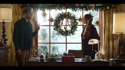 Falling_For_Christmas_2022_1080p_LLP_007693.jpg