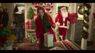 Falling_For_Christmas_2022_1080p_LLP_007785.jpg