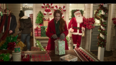 Falling_For_Christmas_2022_1080p_LLP_007786.jpg