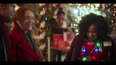 Falling_For_Christmas_2022_1080p_LLP_007888.jpg