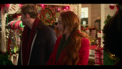 Falling_For_Christmas_2022_1080p_LLP_007891.jpg