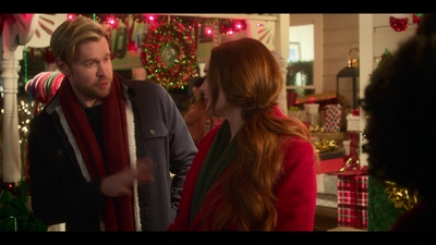 Falling_For_Christmas_2022_1080p_LLP_007897.jpg