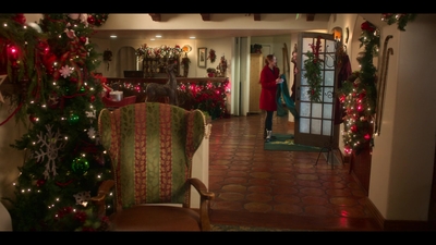 Falling_For_Christmas_2022_1080p_LLP_007982.jpg