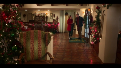 Falling_For_Christmas_2022_1080p_LLP_007984.jpg