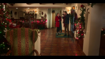 Falling_For_Christmas_2022_1080p_LLP_007988.jpg